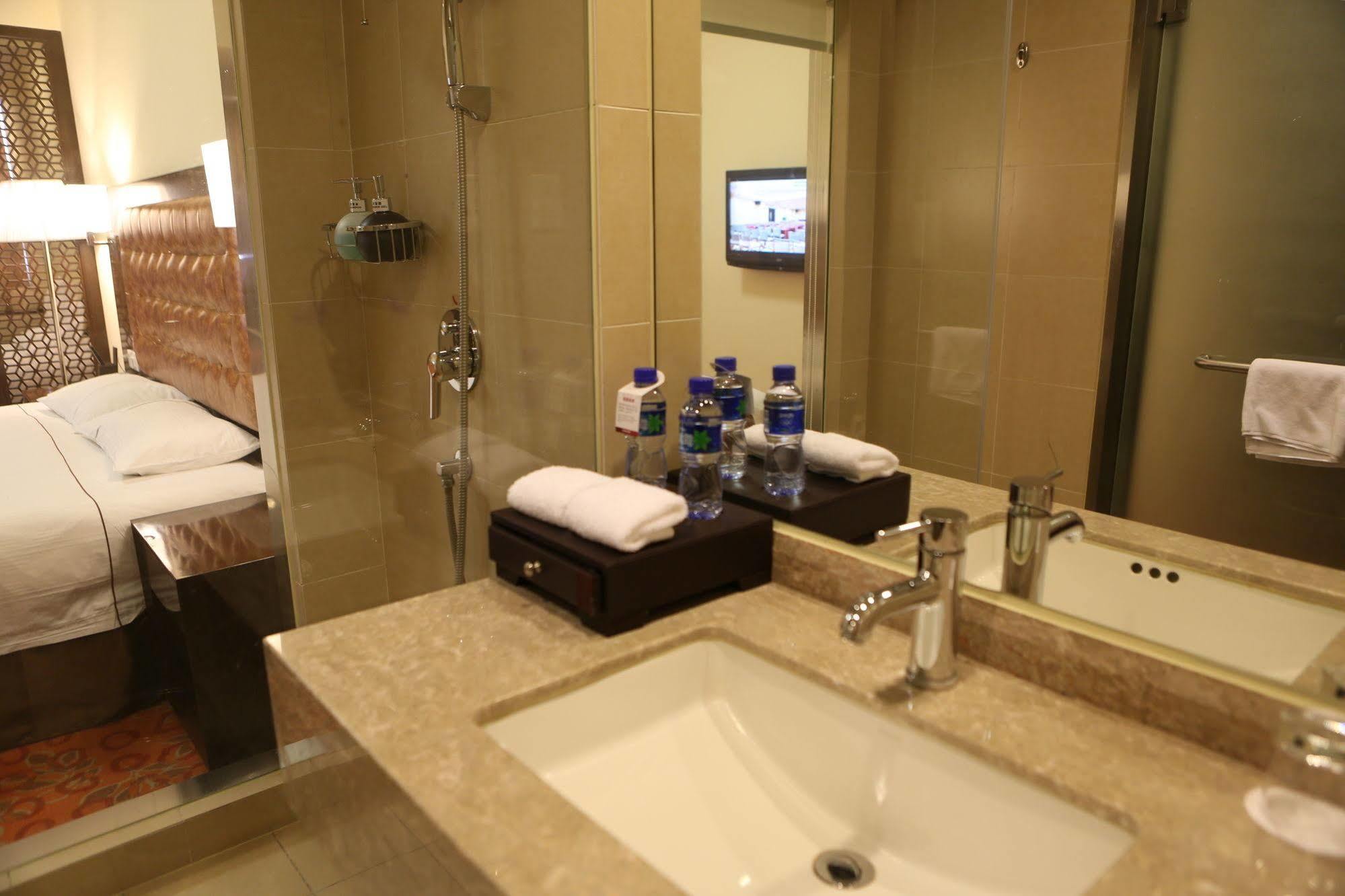 Benjoy Hotel - Jinqiao Branch Shanghai Extérieur photo